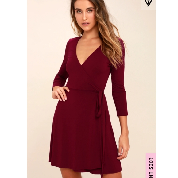 Dresses & Skirts - Lulus long sleeve burgundy dress